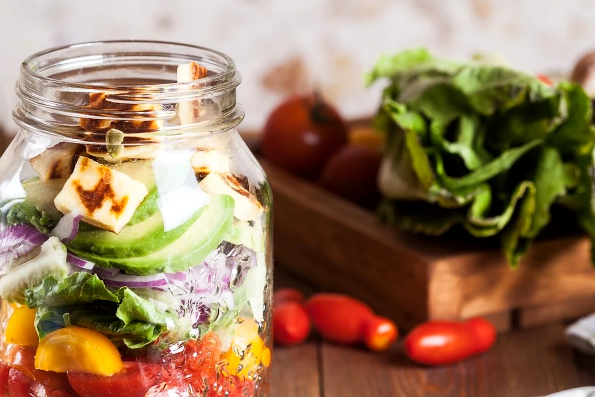 2 Eggs Scrambled Nutrition: What My Simple Breakfast Actually Gives Me photographed in warm natural light