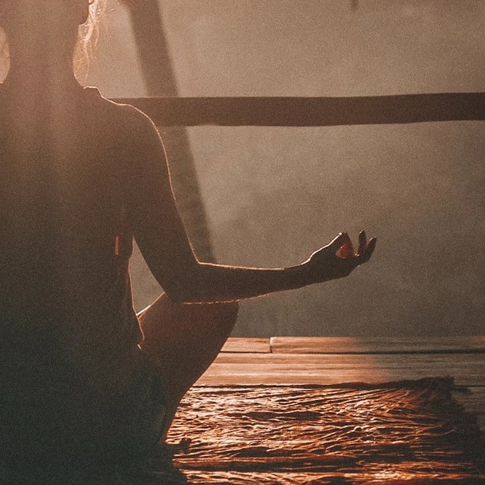 Clean Girl Makeup for Sensitive Skin: My Low-Irritation Everyday Look photographed in warm natural light