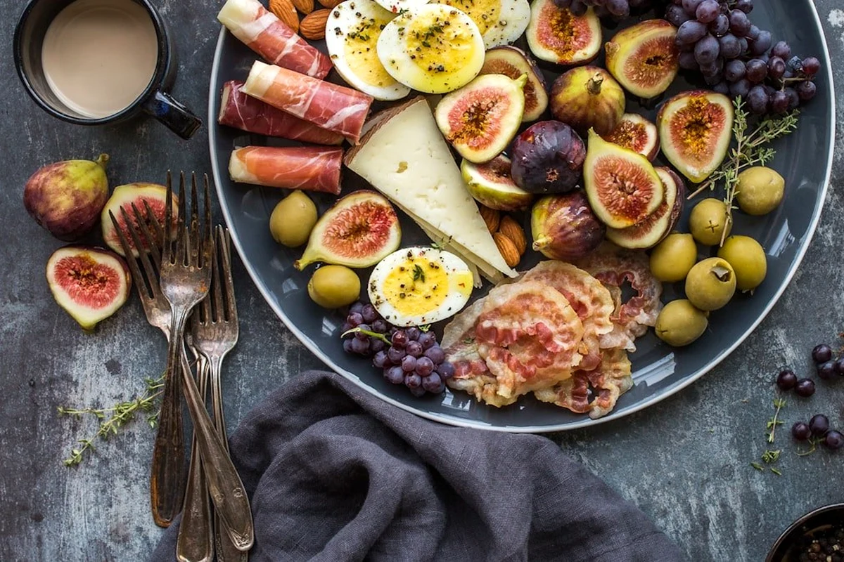 Hydration Routine for Energy: The Tiny Habit That Helped My Afternoons photographed in warm natural light