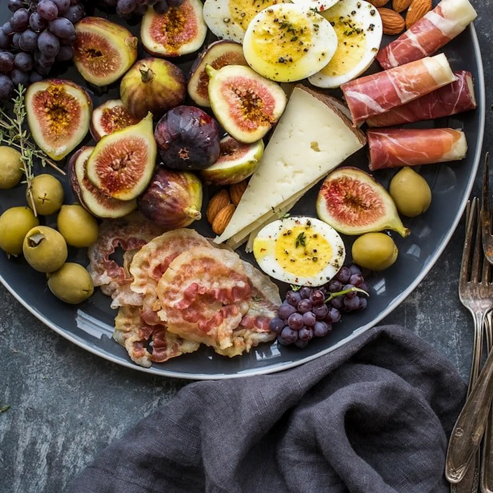Morning Face Yoga Routine: Five Quiet Minutes Before the Day Begins photographed in warm natural light